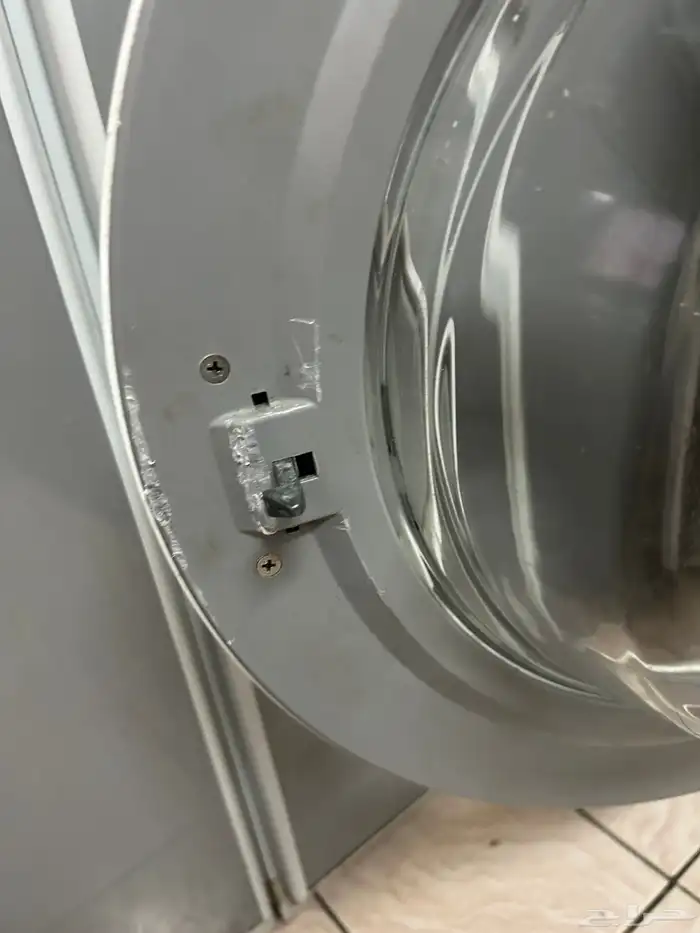تلاجه UGING 199 L نضيفة و غساله LG 7k مقبض الباب مكسور 4
