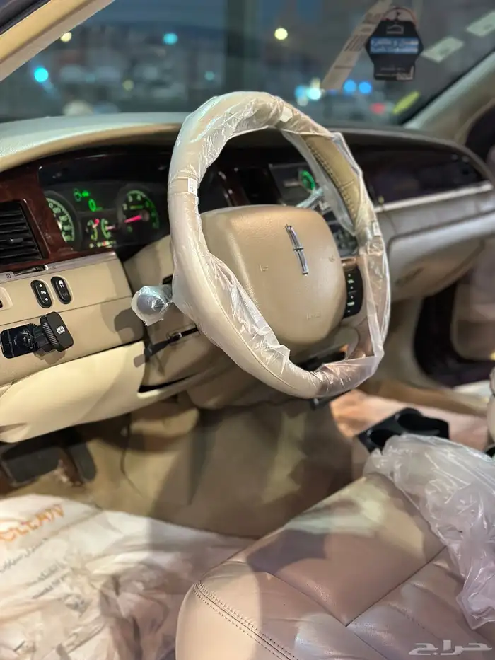 لنكولن تاون كار مخزن ممشى 82 الف كيلو فقط 32