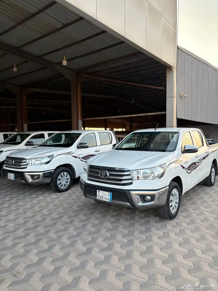 هايلوكس 20118 مرفق معها مجموعة هايلوكسات مخزنه 5