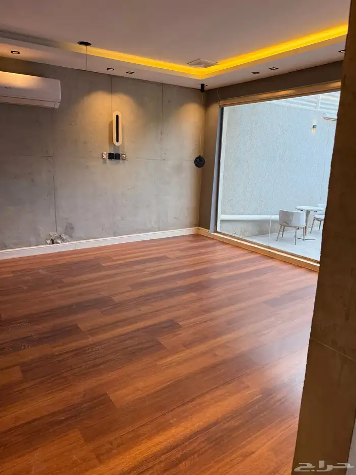 استراحه للايجار السنوي المساحه 450م شارع 30 شمالي 6