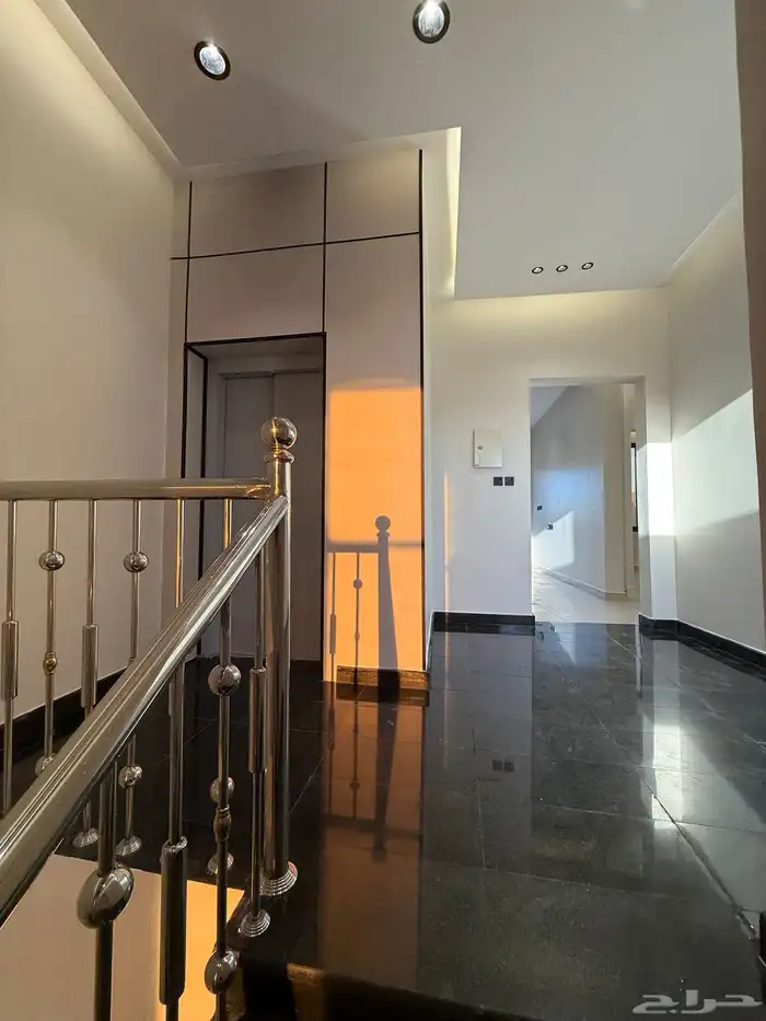 للبيع شقه أرضيه وروف علوي بحي النسيم ب أسعار صيدة 39