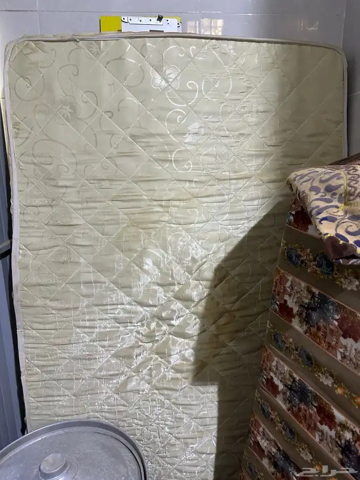 سرير خشب مع المرتبه للبيع 0