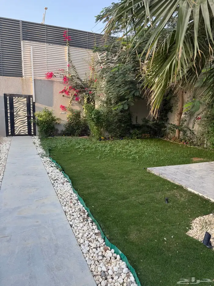 استراحه للايجار السنوي المساحه 450م شارع 30 شمالي 8