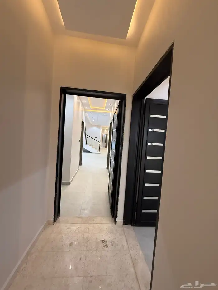 للبيع روف بملحق درج داخلي وخارجي حي الجوهره شرق خميس مشيط 3