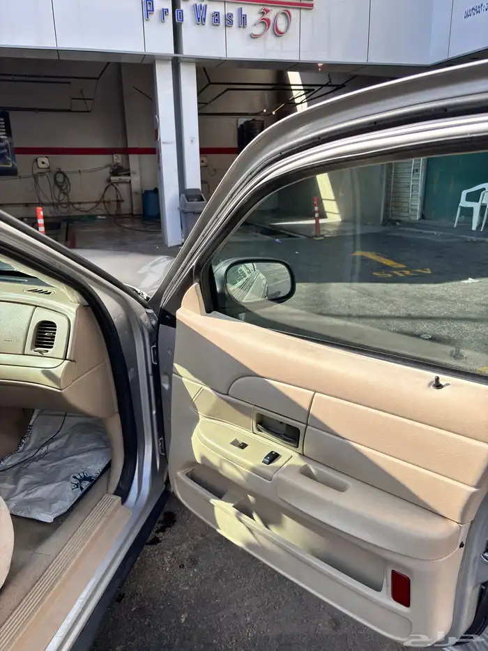 فورد فكتوريا 2011 12