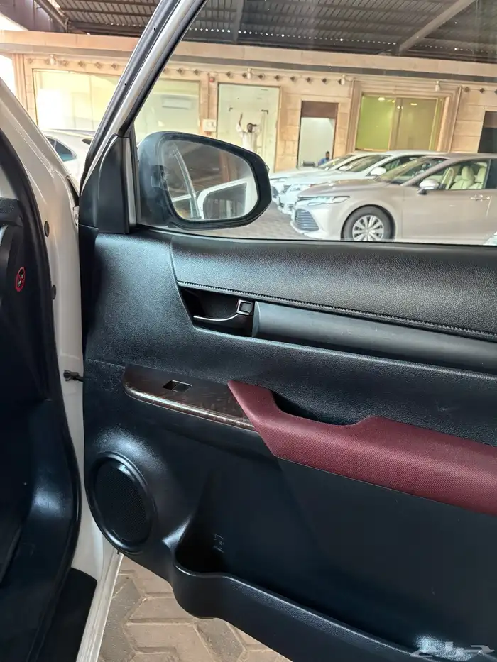 هايلوكس 20118 مرفق معها مجموعة هايلوكسات مخزنه 10