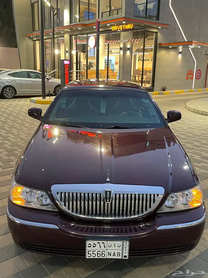 لنكولن تاون كار مخزن ممشى 82 الف كيلو فقط 19