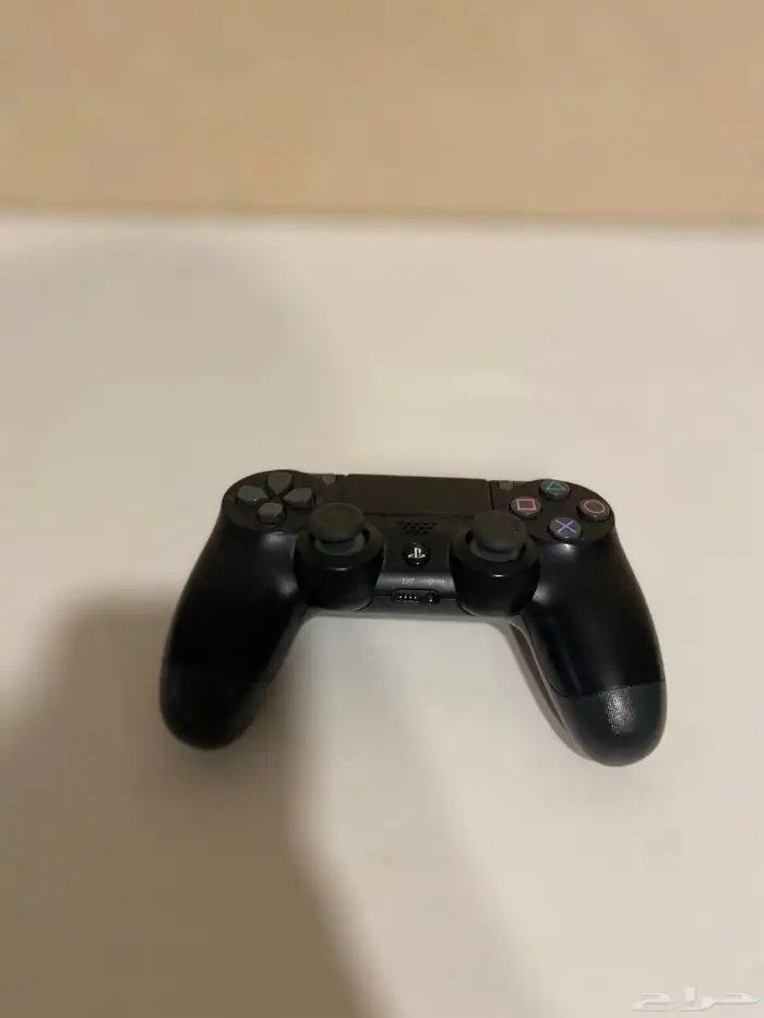 للبيع بلايستيشن 4 مع اغراضة 2