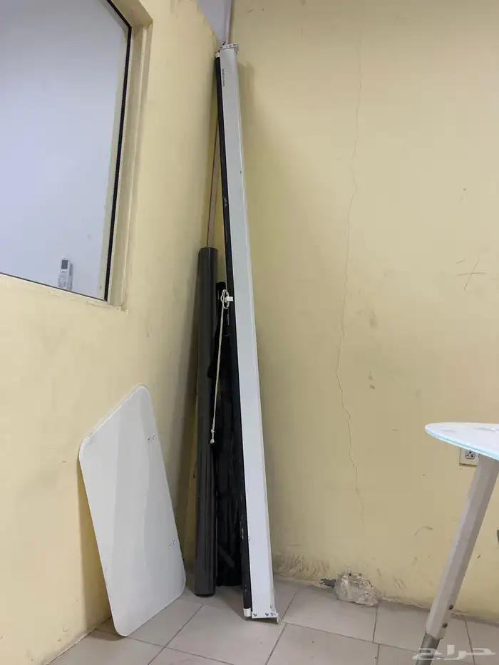 حائط لعرض البروجكتر جديد ونظيف و البيع مستعجل 0