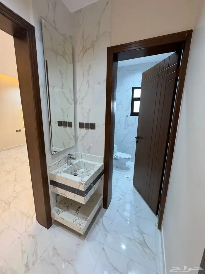 للبيع روف علوي دور ثاني مع ملحق بمدخل سياره شمال خميس مشيط 25