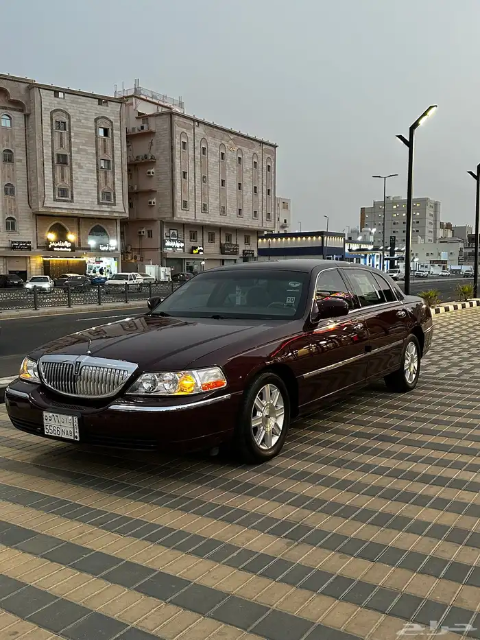 لنكولن تاون كار مخزن ممشى 82 الف كيلو فقط 16