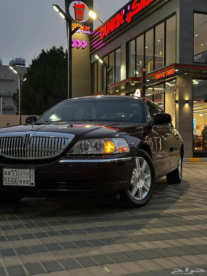 لنكولن تاون كار مخزن ممشى 82 الف كيلو فقط 13