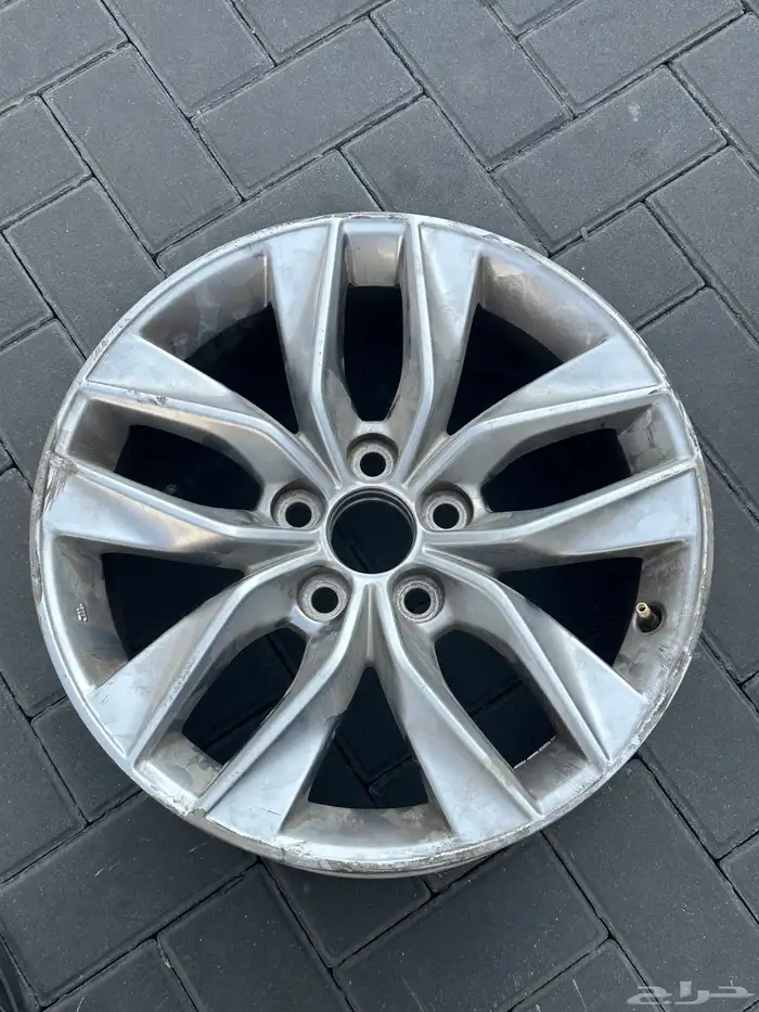 جنط افالون نضيف وعلى الشرط موديل 21 وانت طالع 2