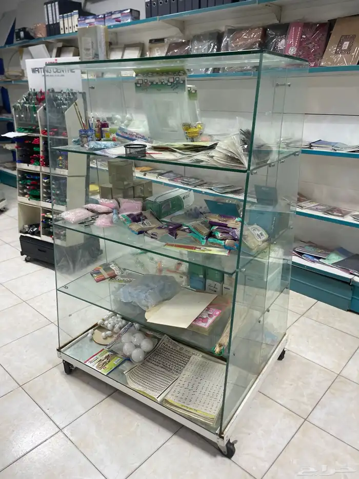 اغراض مكتبة كامله للبيع 3