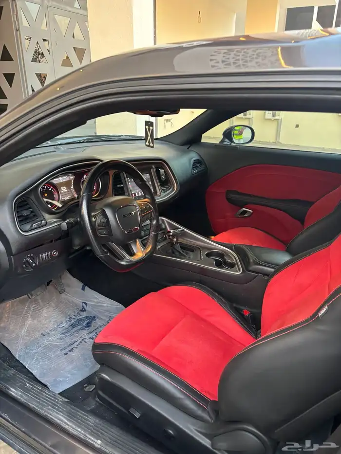 دوج تشالنجر 2022 8 سلندر لوحة دبي في الرياض 14