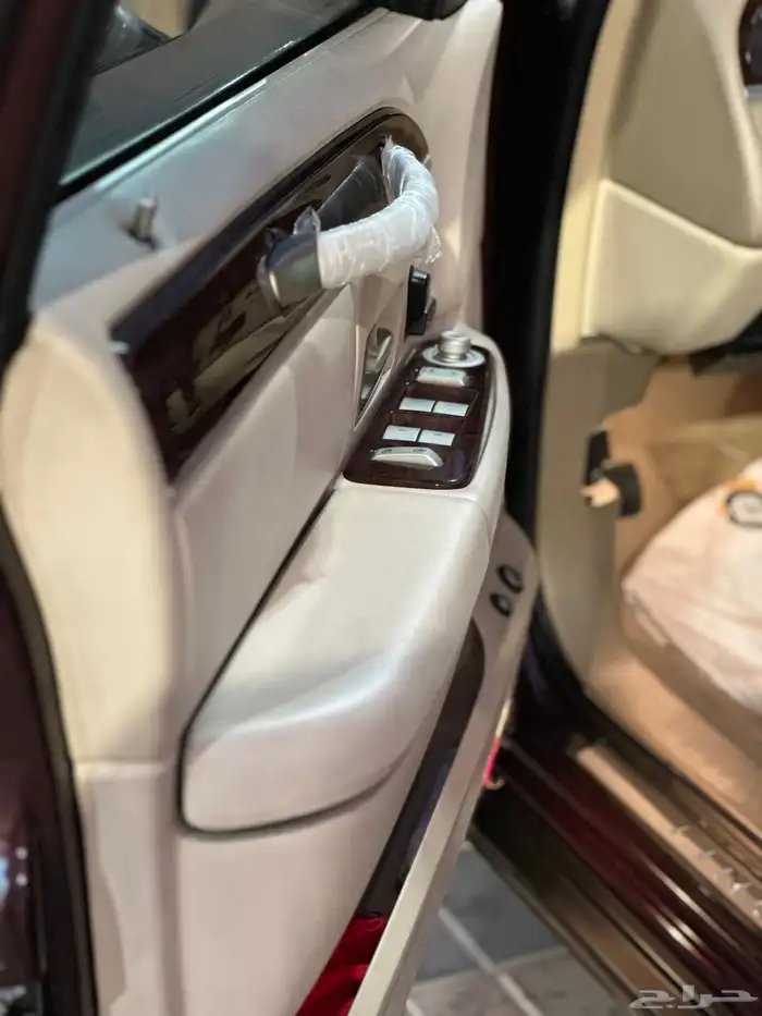 لنكولن تاون كار مخزن ممشى 82 الف كيلو فقط 28