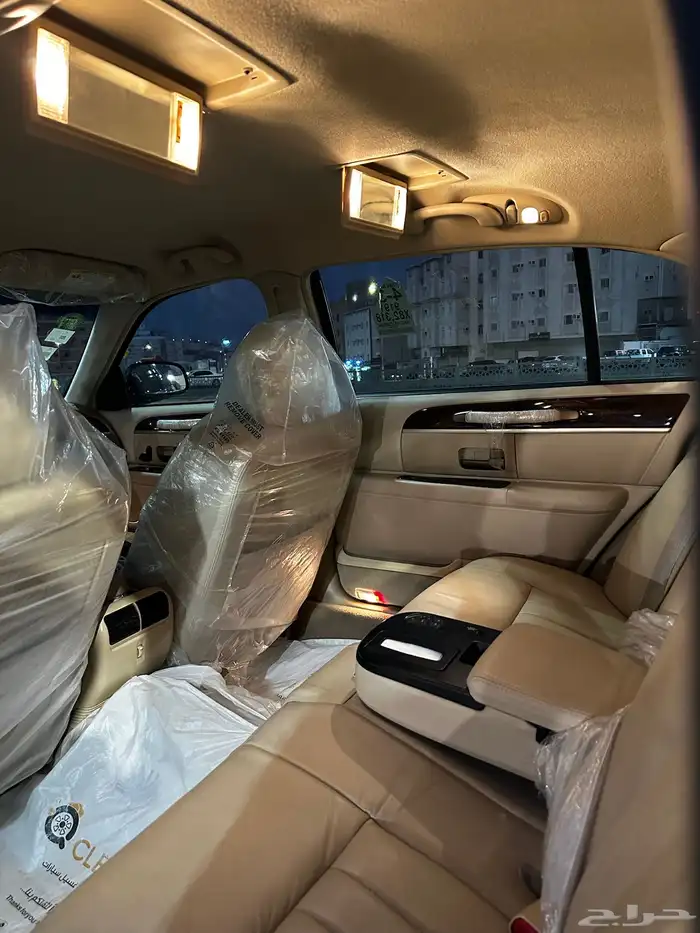 لنكولن تاون كار مخزن ممشى 82 الف كيلو فقط 45