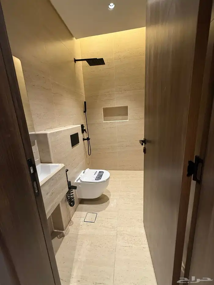 شقة فاخرة للإيجار بحي الصفا 11