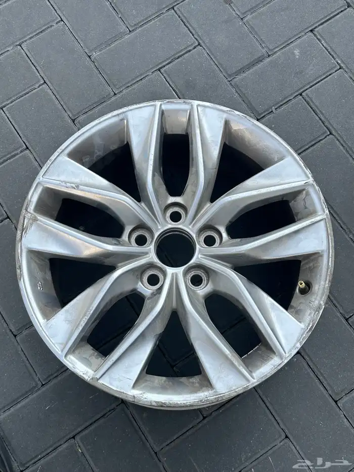 جنط افالون نضيف وعلى الشرط موديل 21 وانت طالع 0