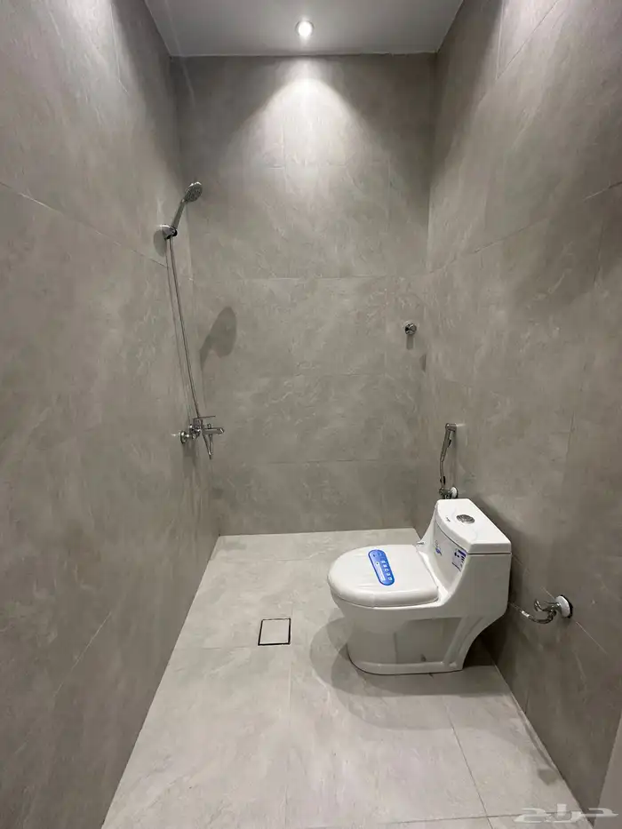 فيلا دور وثلاث شقق حي طويق 5