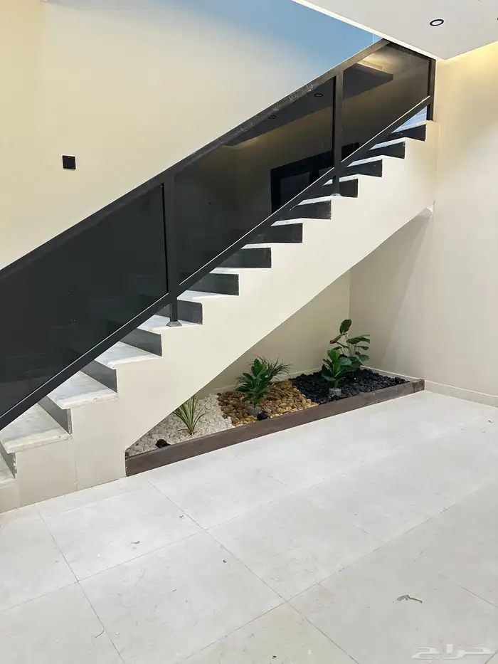 شقق للبيع الرانوناء داخل الحد ب اسطح داخلية خاصة 14