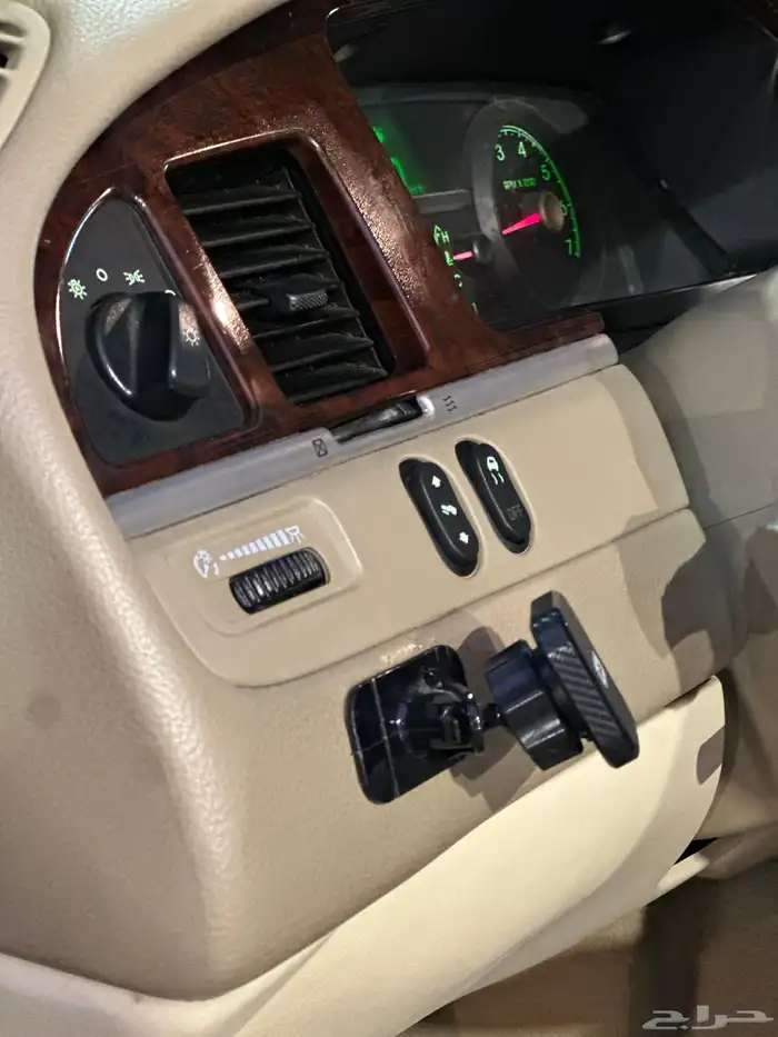 لنكولن تاون كار مخزن ممشى 82 الف كيلو فقط 30