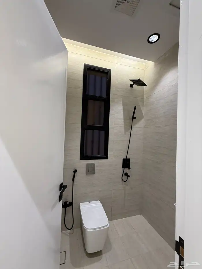 للبيع شقه أرضيه وروف علوي بحي النسيم ب أسعار صيدة 19