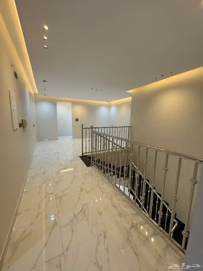 للبيع روف علوي دور ثاني مع ملحق بمدخل سياره شمال خميس مشيط 19