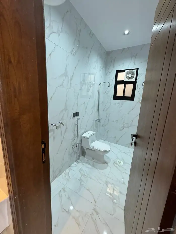 للبيع روف علوي دور ثاني مع ملحق بمدخل سياره شمال خميس مشيط 18