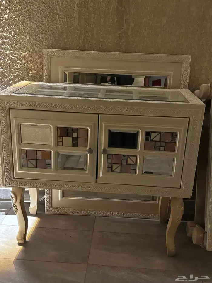 دولاب عبايات وطاوله مدخل نع مرايا 0