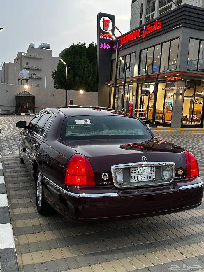 لنكولن تاون كار مخزن ممشى 82 الف كيلو فقط 23