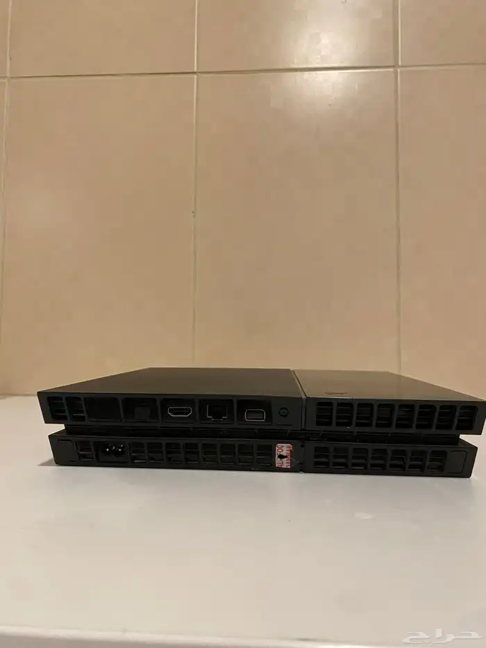 للبيع بلايستيشن 4 مع اغراضة 3