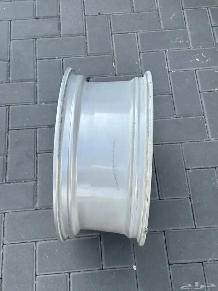 جنط افالون نضيف وعلى الشرط موديل 21 وانت طالع 1