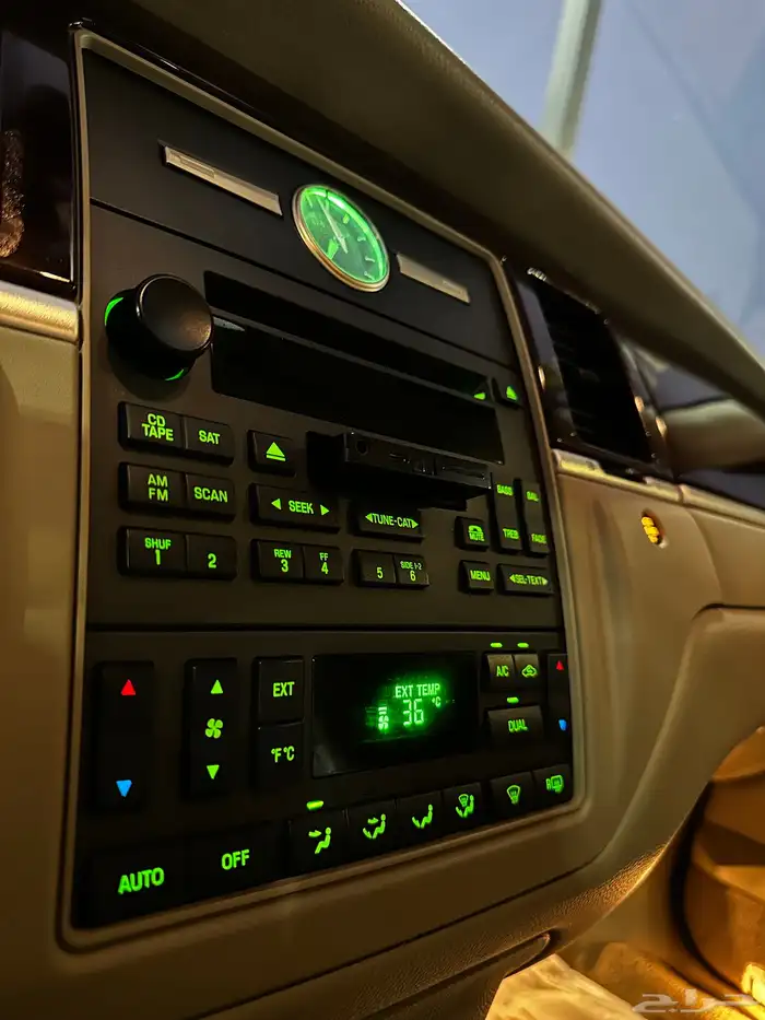 لنكولن تاون كار مخزن ممشى 82 الف كيلو فقط 35