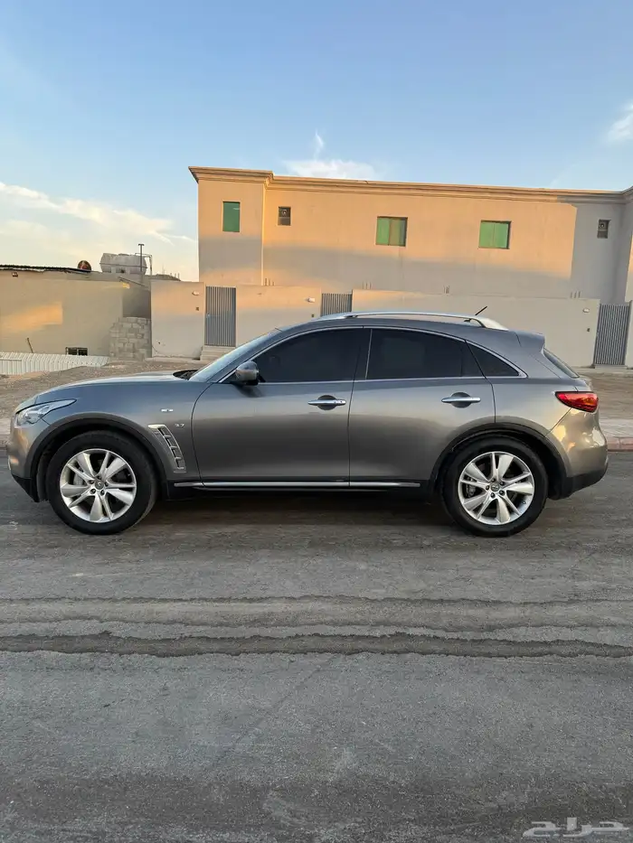 انفينتي QX70 فل كامل اقبل البدل المناسب 3