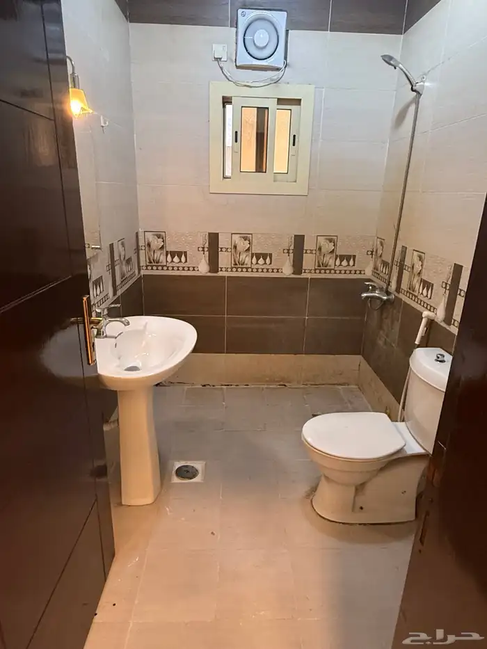 شقة لإيجار عوايل غرفتين وصالة في حي النزهة 3