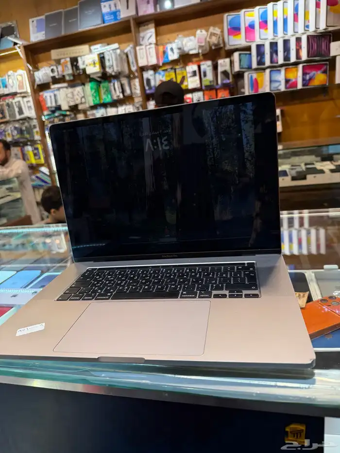 ماك بوك برو 512 قيقاء 16 أنش حجم الشاشة رام المعالج16 5