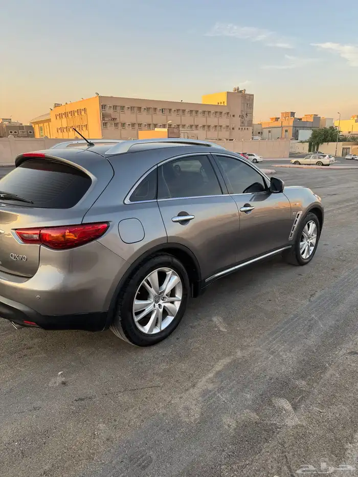انفينتي QX70 فل كامل اقبل البدل المناسب 5