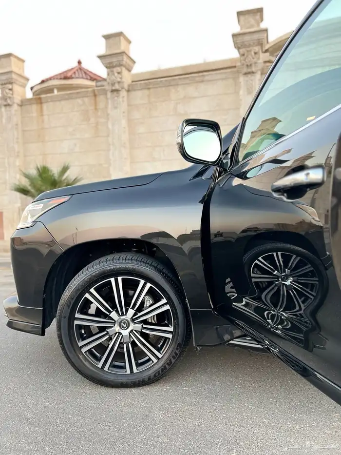 لكزس LX570s فل DD ممشى قليل قمة النظافة 2021 سعودي وكالة 4