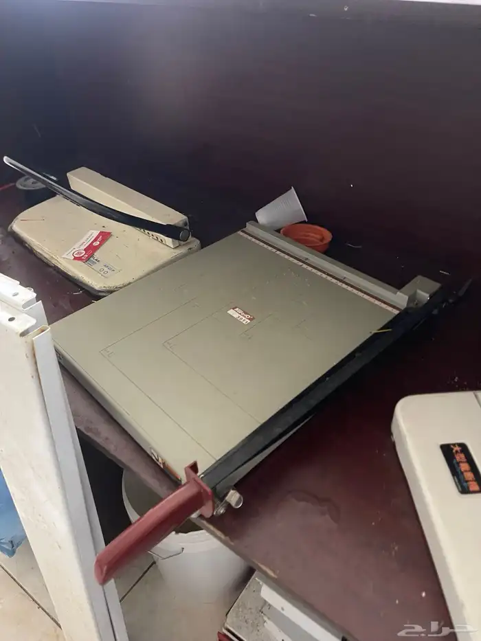 اغراض مكتبة كامله للبيع 18