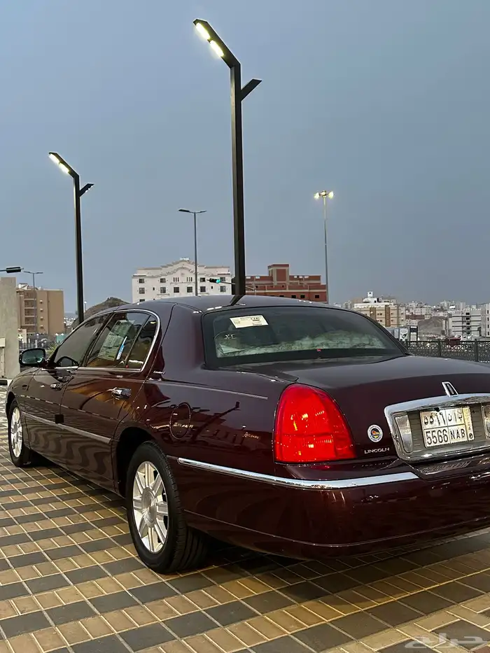 لنكولن تاون كار مخزن ممشى 82 الف كيلو فقط 14