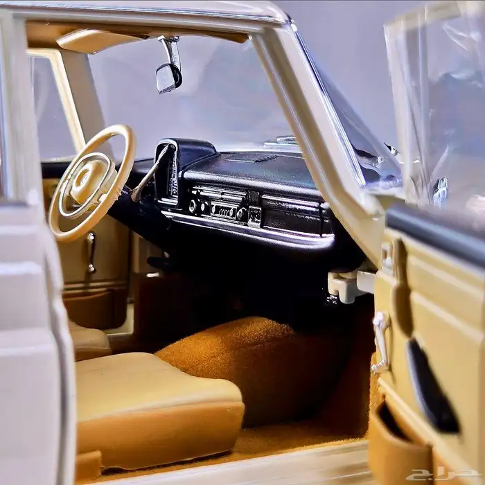 مجسم سيارة مرسيدس بوكس موديل 1966 4