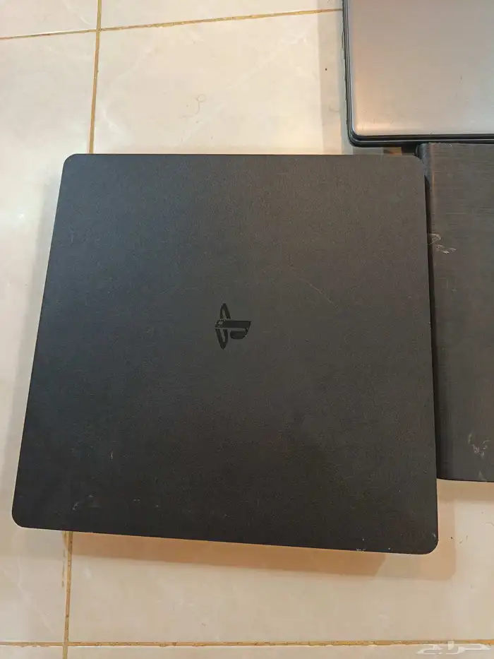 للبيع عدد 2جهاز لابتوب مع سي دي ألعاب كلهم شغالين 2