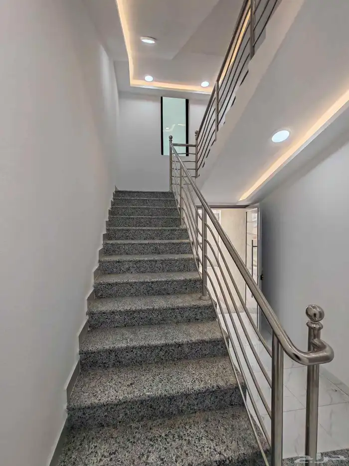 للبيع روف علوي بملحق مع بايكه سياره من 650 الف بشمال الخميس 3