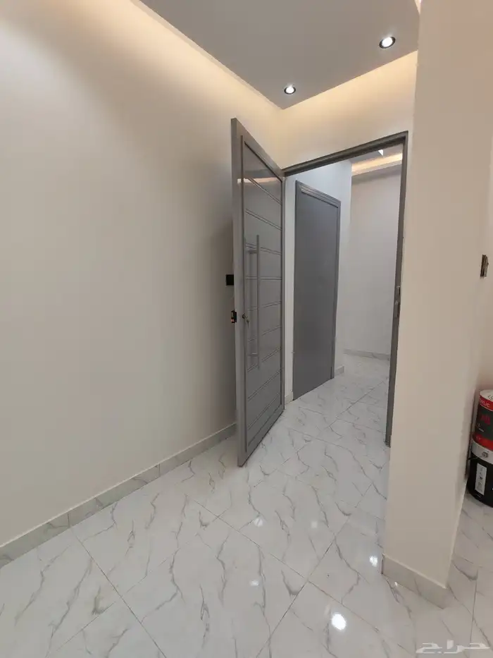 للبيع روف علوي بملحق مع بايكه سياره من 650 الف بشمال الخميس 9