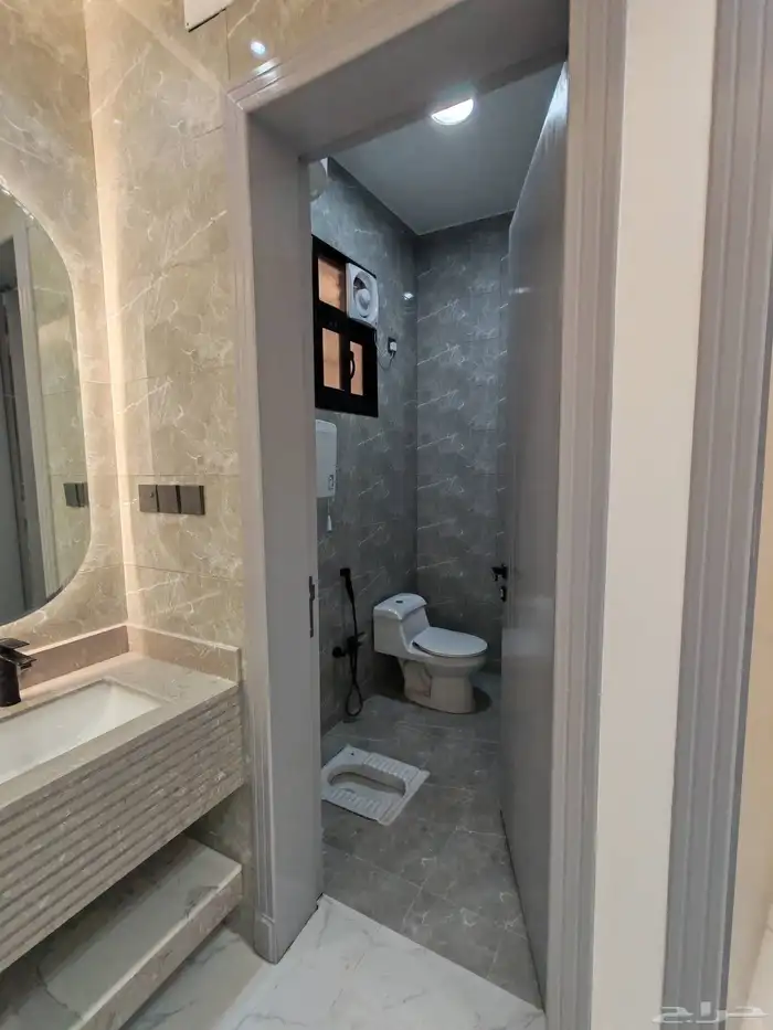 للبيع روف علوي بملحق مع بايكه سياره من 650 الف بشمال الخميس 8