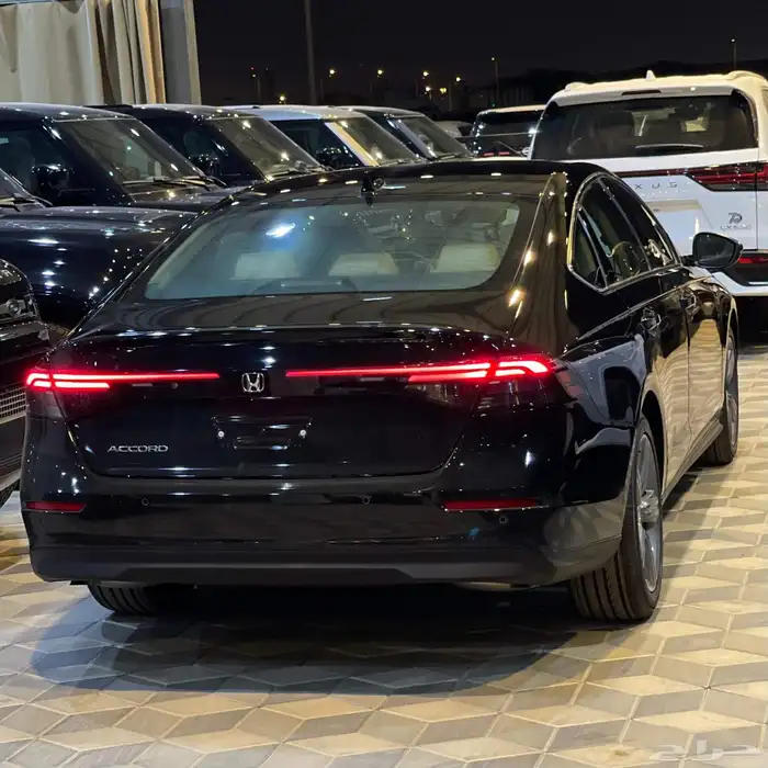 هوندا اكورد نص فل لون اسود 2025 6