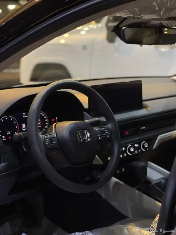 هوندا اكورد نص فل لون اسود 2025 8