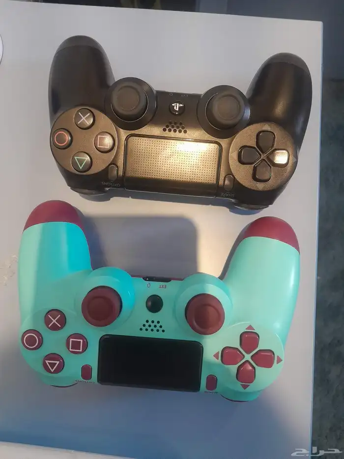 يد سوني4 العدد 2مستعمله نظيفه واحده اصليه السودا 5