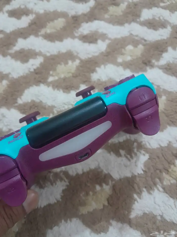 يد سوني4 العدد 2مستعمله نظيفه واحده اصليه السودا 7